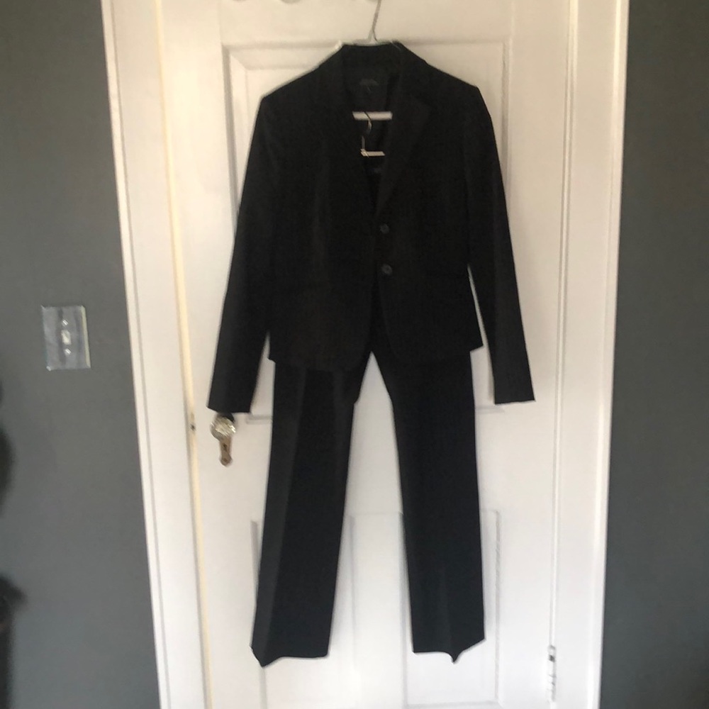 Tahari womens pant suit, black with light grey pin stripes.